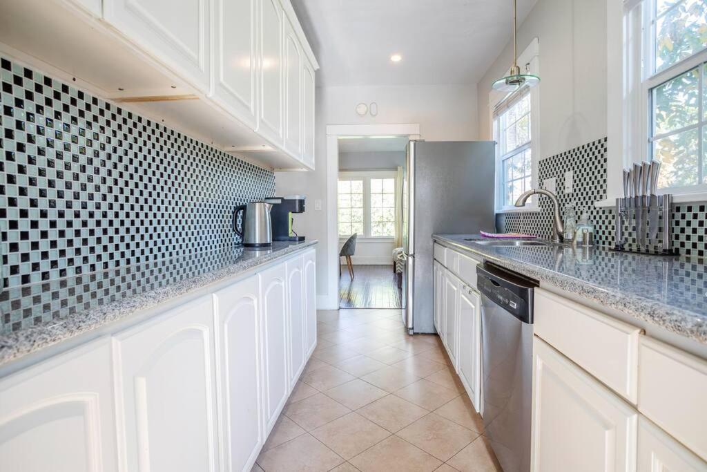 Вилла Hollywood House With Parking - Walk To Attractions Лос-Анджелес Экстерьер фото