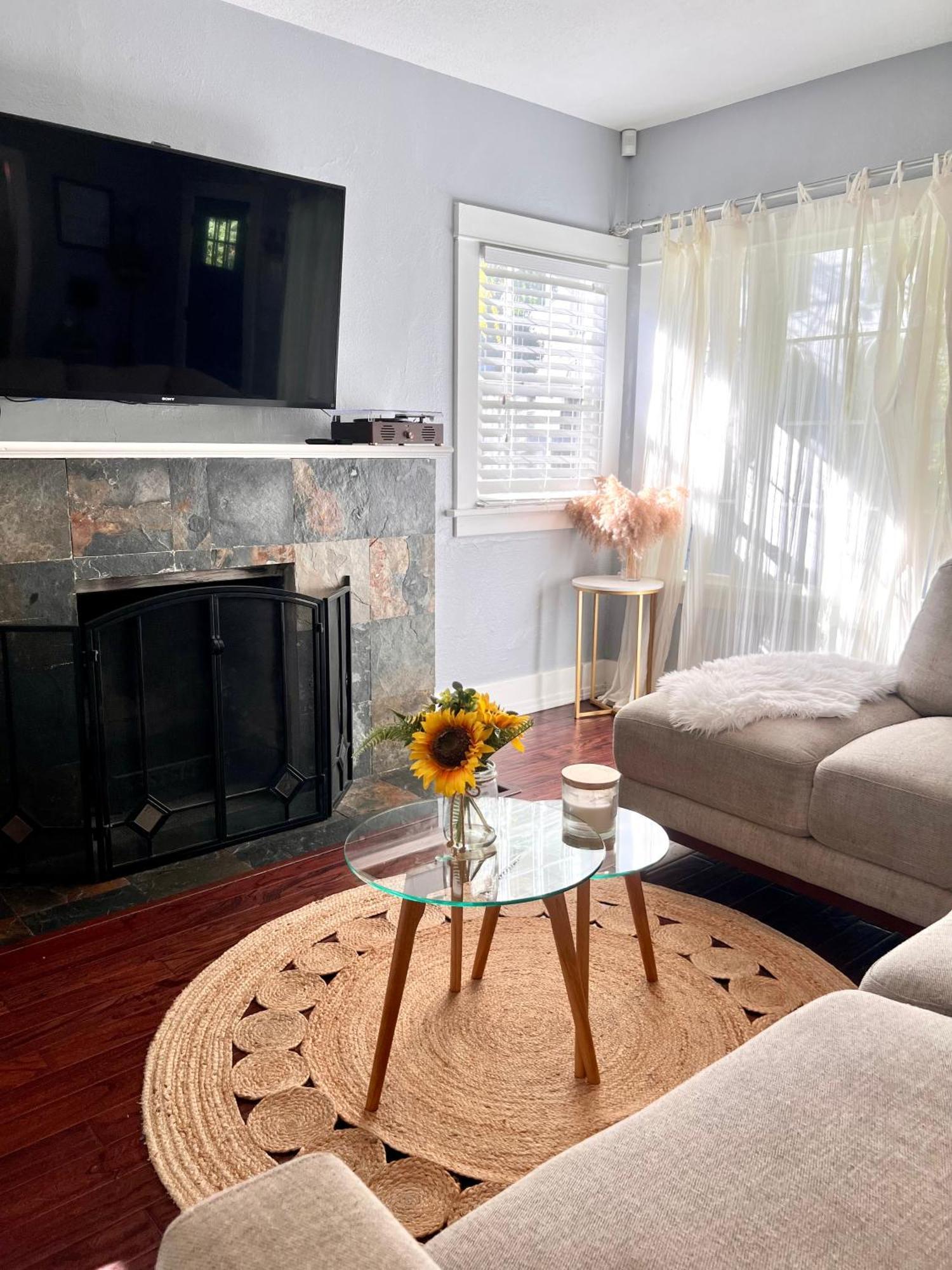 Вилла Hollywood House With Parking - Walk To Attractions Лос-Анджелес Экстерьер фото