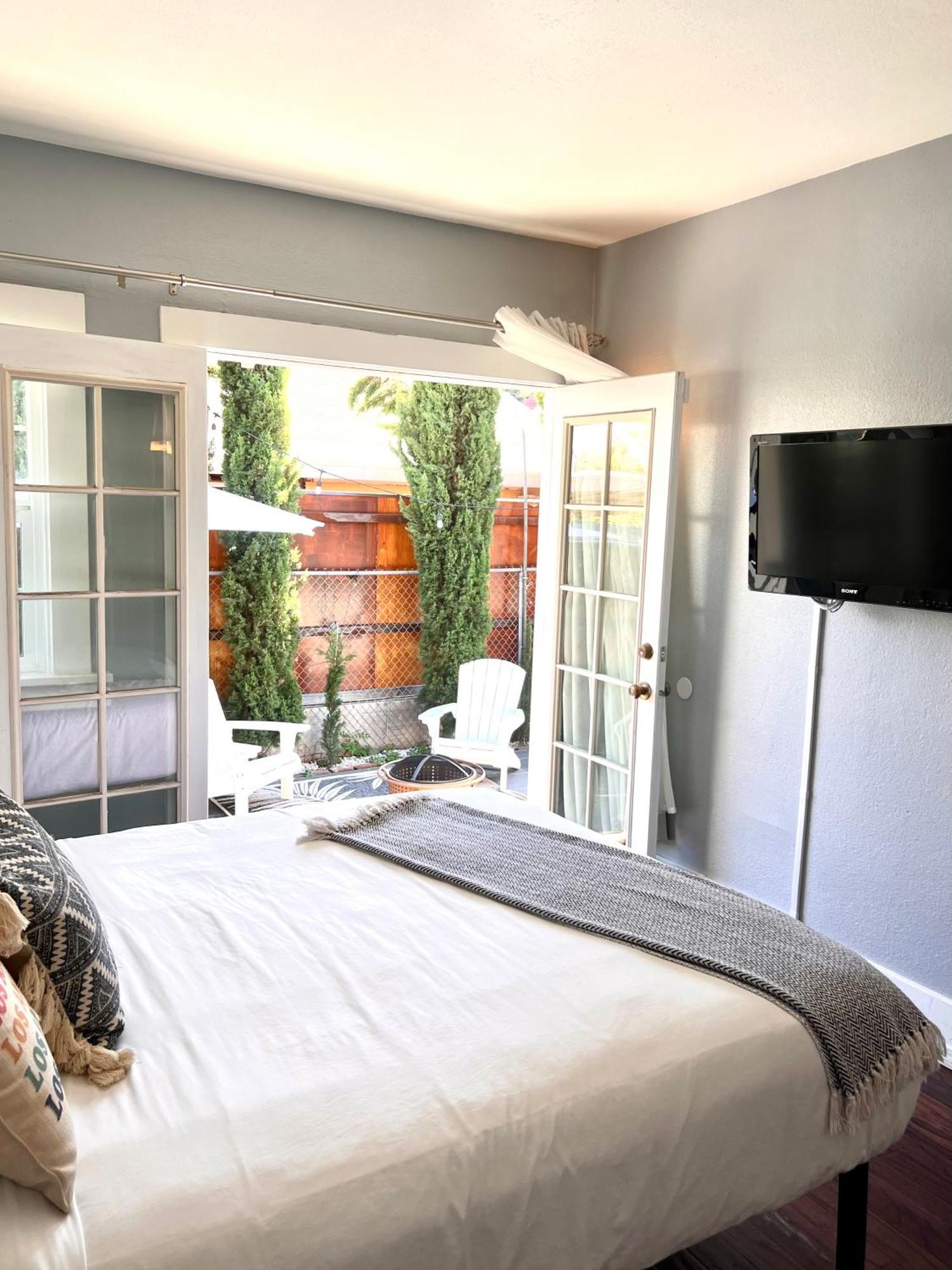 Вилла Hollywood House With Parking - Walk To Attractions Лос-Анджелес Экстерьер фото