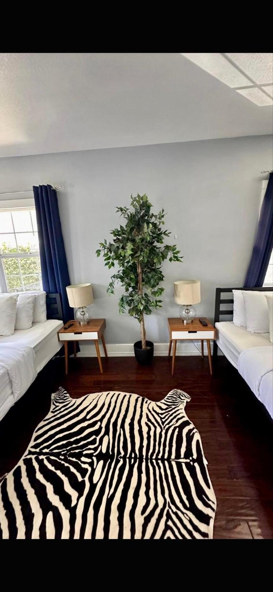 Вилла Hollywood House With Parking - Walk To Attractions Лос-Анджелес Экстерьер фото